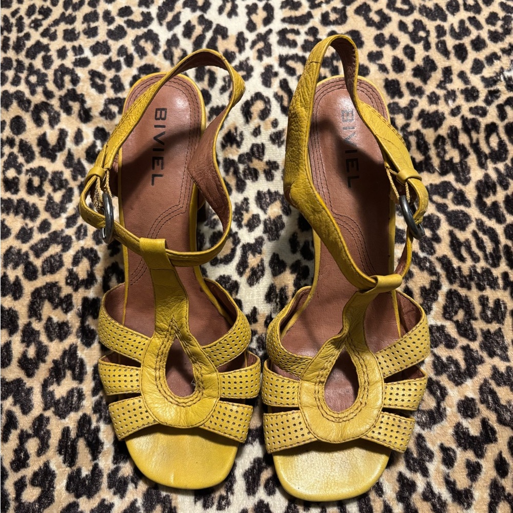 Biviel Yellow Leather T-Strap Sandals with Buckle